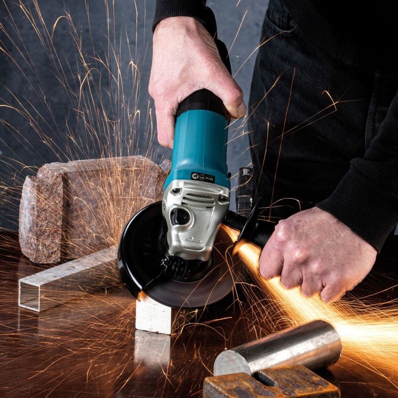 Угловая шлифовальная машина Makita GA5030R